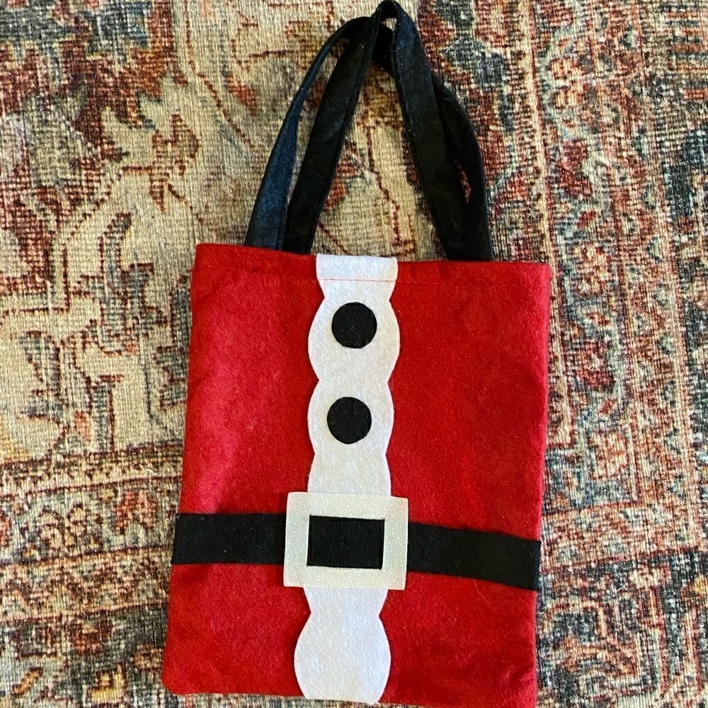 (NWOT) Small Santa bag 